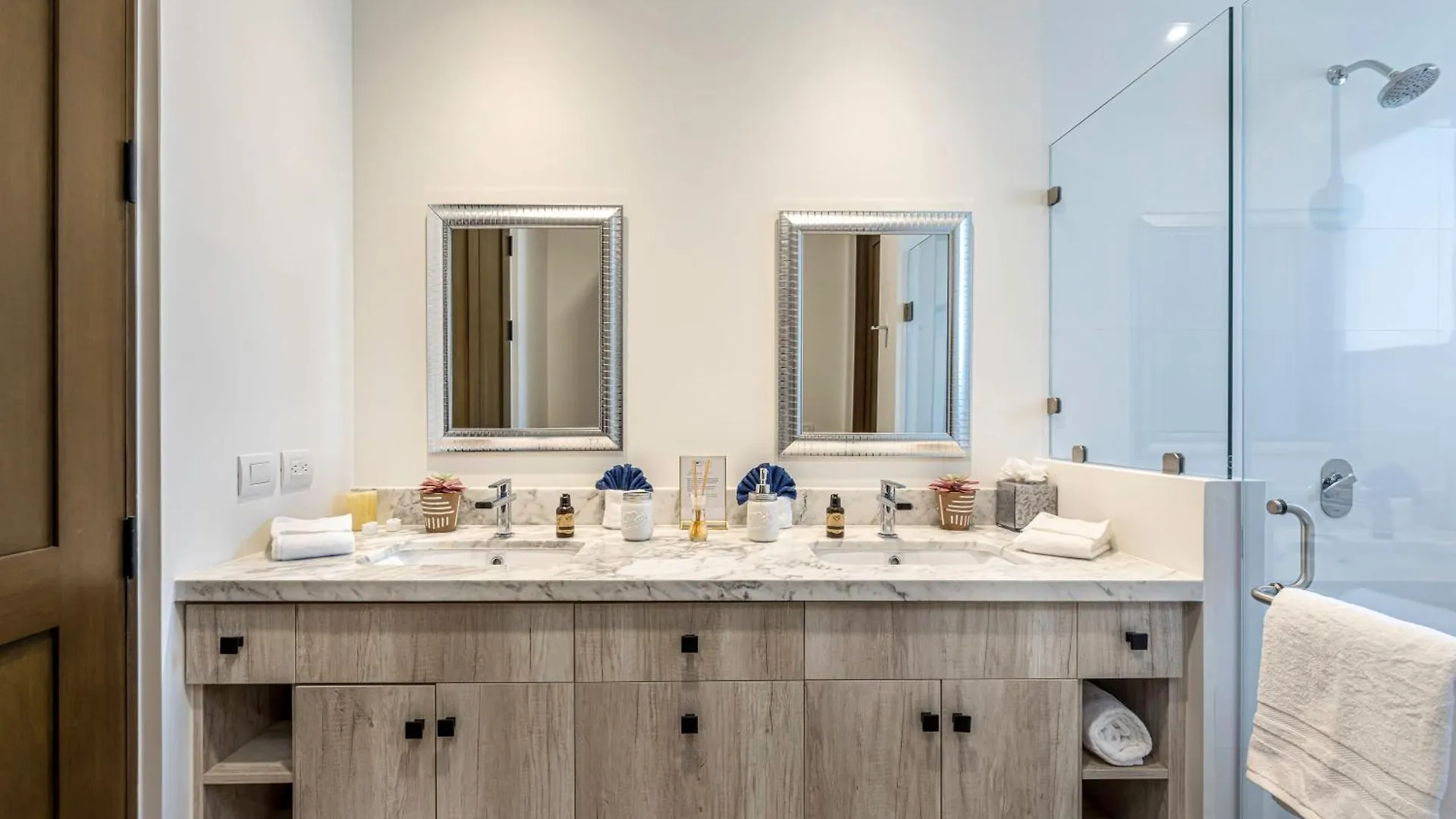 Deluxe Ground Floor 3 Bedroom Sleeps 8 With Resort Amenities Cabo San Lucas Hébergement de vacances