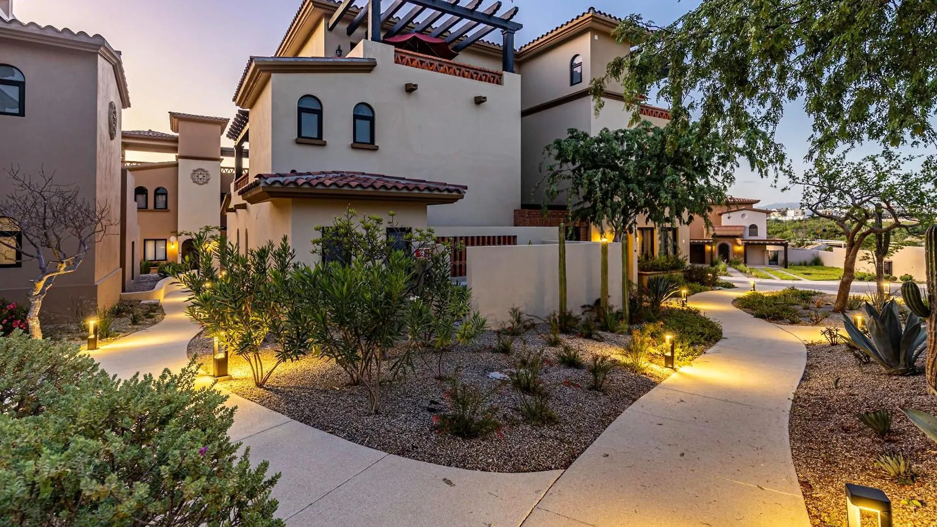 Deluxe Ground Floor 3 Bedroom Sleeps 8 With Resort Amenities Cabo San Lucas